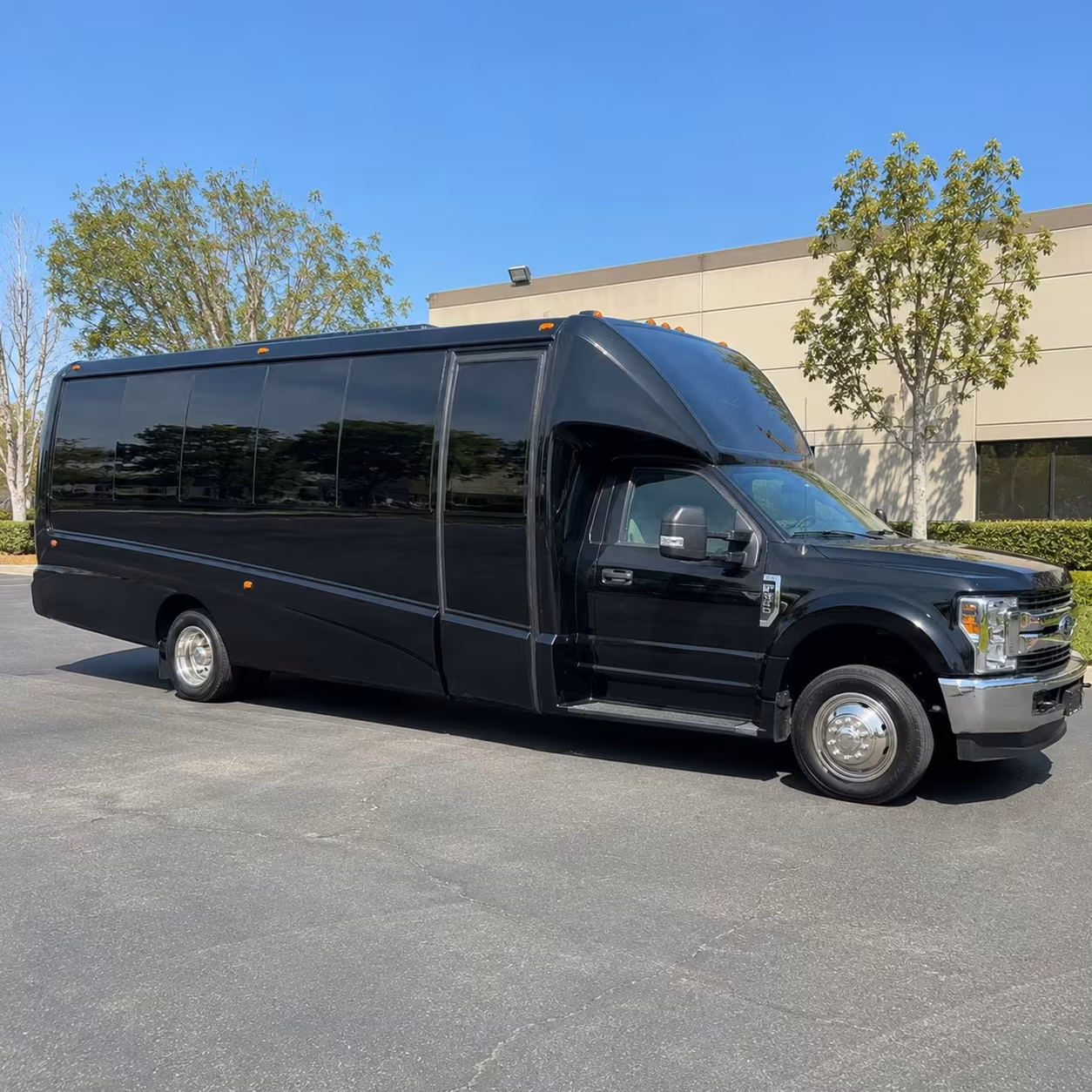 clovis party bus rentals for fulton 55 concert nights
